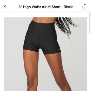 Alo Yoga 3” high waisted airlift shorts. Black